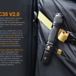 Fenix UC35 V2 oplaadbaar en met een hand te bedienen