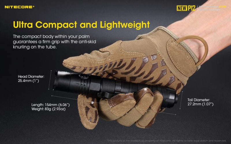 Nitecore P12 met goed ontwerp voor een stevige grip