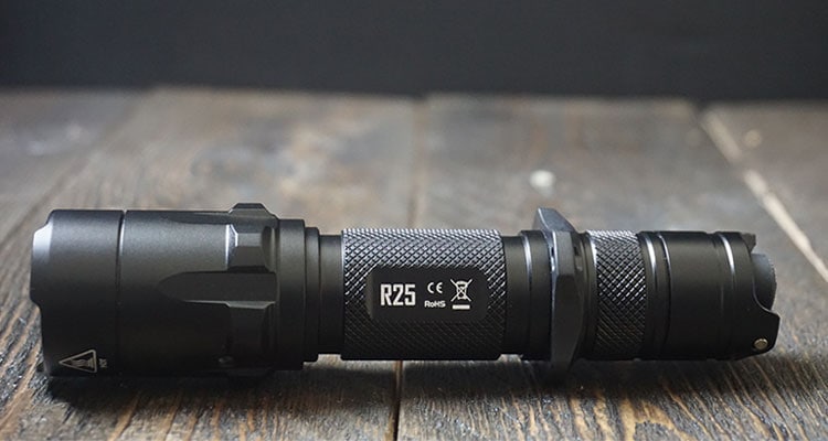 Nitecore R25 zijkant