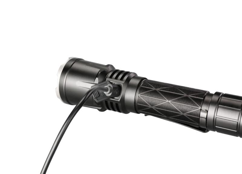 Klarus XT21X direct oplaadbaar met USB kabel